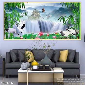 Tranh thác nước và cây tre trang trí phòng khách
