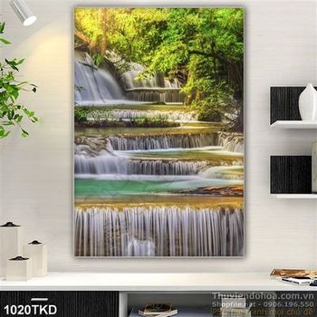 Tranh thác nước trong rừng nghệ thuật