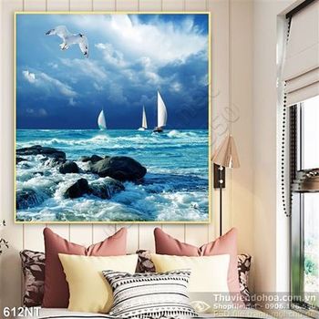 Tranh du thuyền trên biển