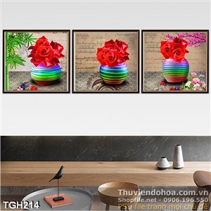 Tranh ghép hoa hồng đỏ và bình gốm 7 sắc cầu vòng