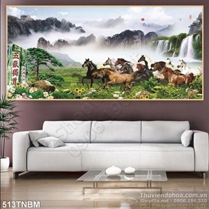 Tranh mã đáo thành công chạy trên đồng cỏ