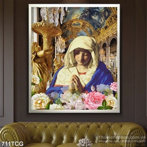 Tranh Mẹ Maria đang cầu nguyện trong nhà thờ