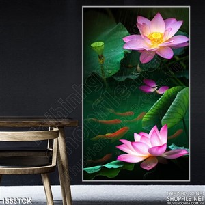 Tranh hoa sen tím trong hồ cá Tranh hoa sen tím trong hồ cá