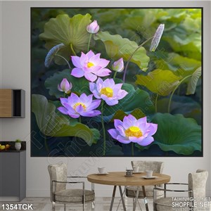 Tranh hoa sen tím bên hồ Tranh hoa sen tím bên hồ