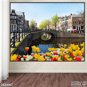 Tranh vườn hoa tulip bên chân cầu