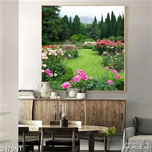 Tranh vườn hoa bên rừng thông