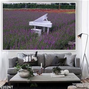 Tranh đàn dương cầm trên cánh đồng hoa