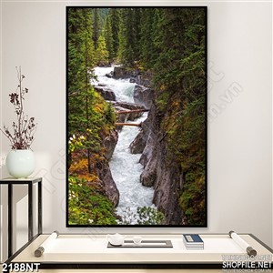 Tranh con sông dưới 2 vách núi