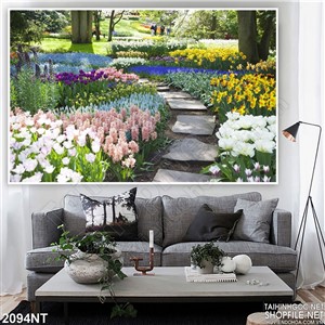 Tranh lối nhỏ trong vườn hoa tulip