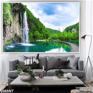 Tranh thác nước trên núi đổ về sông