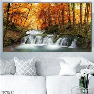 Tranh con suối trong rừng đỏ