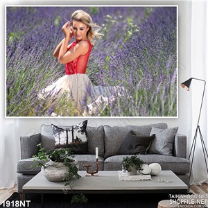 Tranh cô gái bên cánh đồng hoa