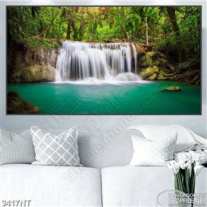 Tranh thác nước nhỏ trong khu rừng