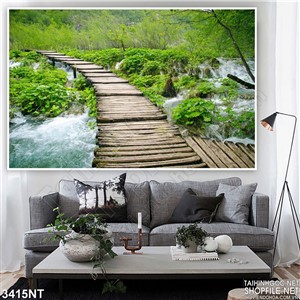 Tranh cây cầu gỗ đơn sơ trng rừng