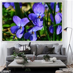 Tranh nhưững bông hoa tím trong rừng in uv