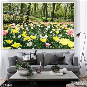 Tranh cánh đồng hoa ly bên bìa rừng in uv