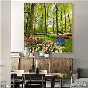 Tranh hàng cây xanh che mát cho các luống hoa