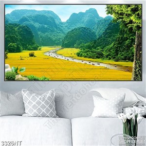 Tranh cánh đồng lúa vàng dưới chân núi