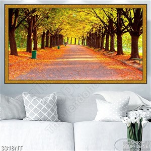 Tranh hàng cây vàng rụng lá tren mặt đường