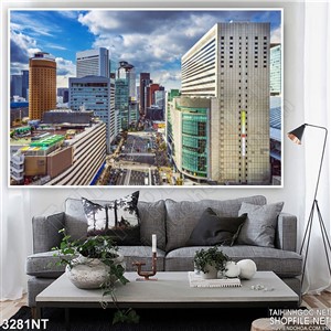 Tranh những tòa nhà cao tầng hai bên đường