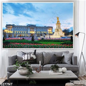 Tranh tòa nhà lớn sau cánh đồng hoa