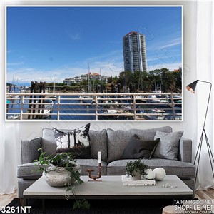 tòa nhà cao tầng nổi bất giữa thành phố biển