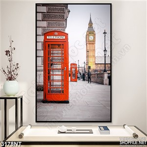 Tranh vẽ nhà điện thoại công cộng màu đỏ