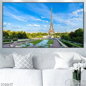 Tranh tháp effen trên bầu trời xanh trong