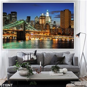 Tranh cây cầu bên thành phố lấp lánh ánh đèn