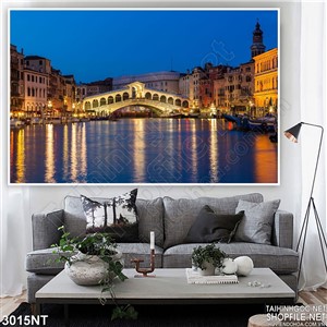 Tranh cây cầu trong thành phố nhìn từ xa