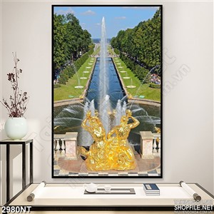 Tranh vòi phun nước dọc hai hàng cây