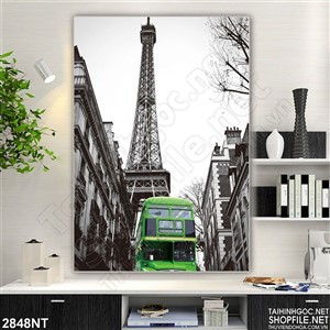 Tranh đỉnh tháp trên nên ảnh đen trắng