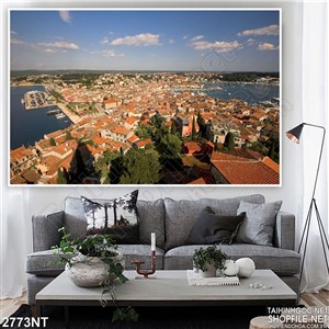 Tranh biển xanh bao quanh thành phố lớn