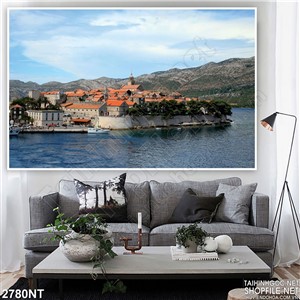 Tranh thành phố biển trên  nền trời xanh trong