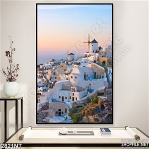 Tranh ngôi làng trắng trên bờ biển in uv