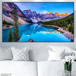 Tranh những ngọn núi cao dọc bờ sông dài