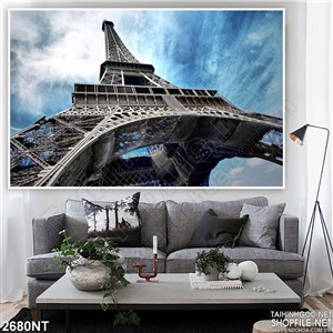 Tranh dưới chân tháp nhìn lên đỉnh tháp