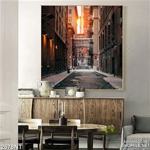 Tranh con đường dưới những tòa nhà cao tầng