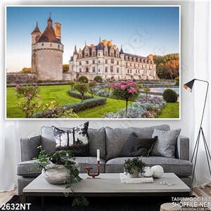 Tranh lâu đài nguy nga giữa vườn hoa