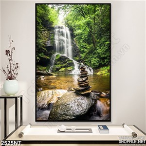 Tranh thác nước nhỏ trên núi in uv