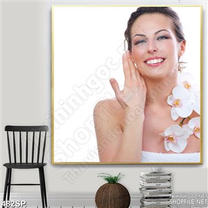 Tranh cô gái và nụ cười nha sĩ