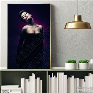 Tranh wall khổ dọc cô gái quyến rũ