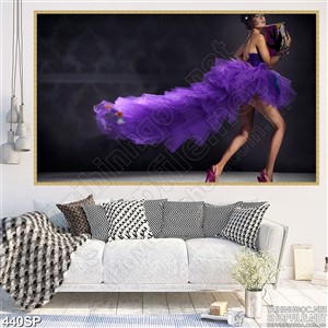 Tranh in uv cô gái váy bồng tím