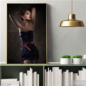 Tranh in uv cô gái quyến rũ