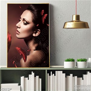 Tranh spa cô gái và lông chim đỏ