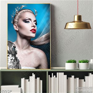 Tranh cô gái đôi môi đỏ đẹp nhất