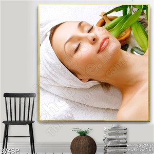 Tranh spa cô gái thư giãn in wall
