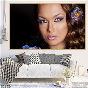 Tranh cô gái ánh mắt tím in uv