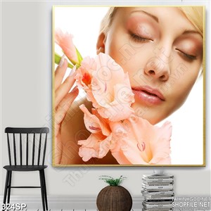 Tranh spa cô gái và hoa dơn