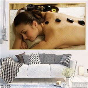 Tranh đẹp cô gái thư giãn với đá nóng